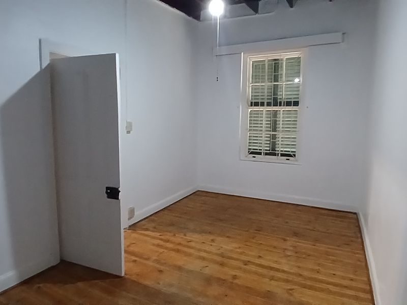 Spacious 4-Bedroom Family Home with Large Pet-Friendly Garden - Photo 10