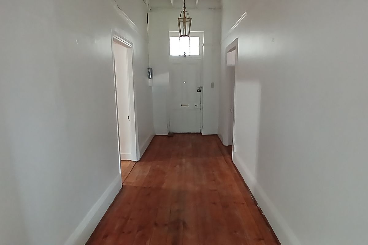 Spacious 4-Bedroom Family Home with Large Pet-Friendly Garden - Photo 4