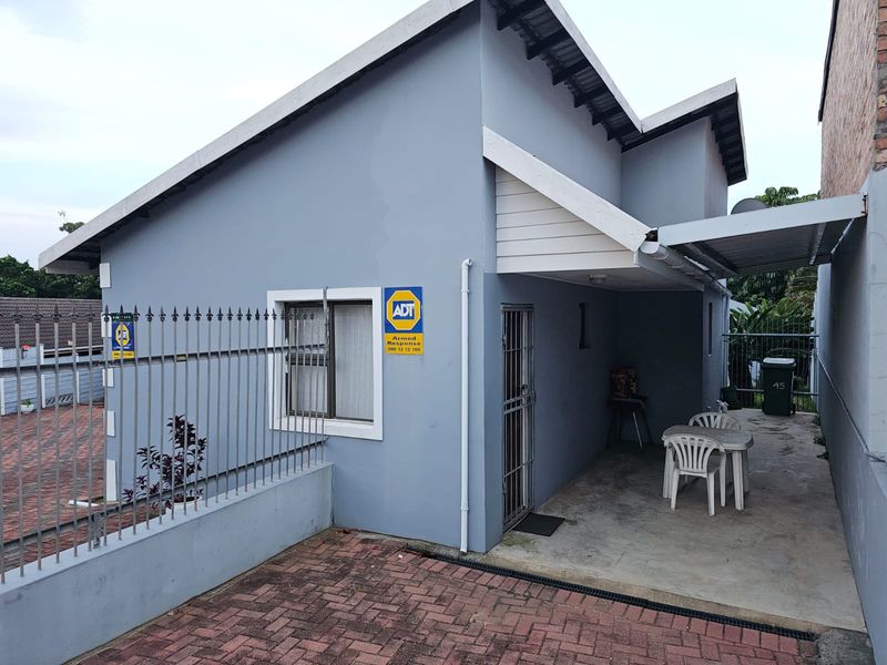 Spacious family home with flatlet in a Prime Cul-de-sac - Photo 4