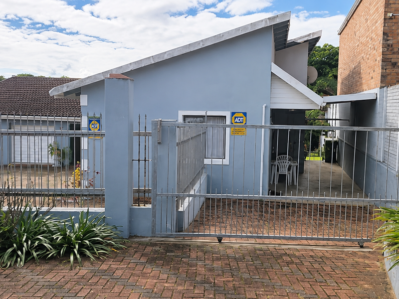 Spacious family home with flatlet in a Prime Cul-de-sac - Photo 3