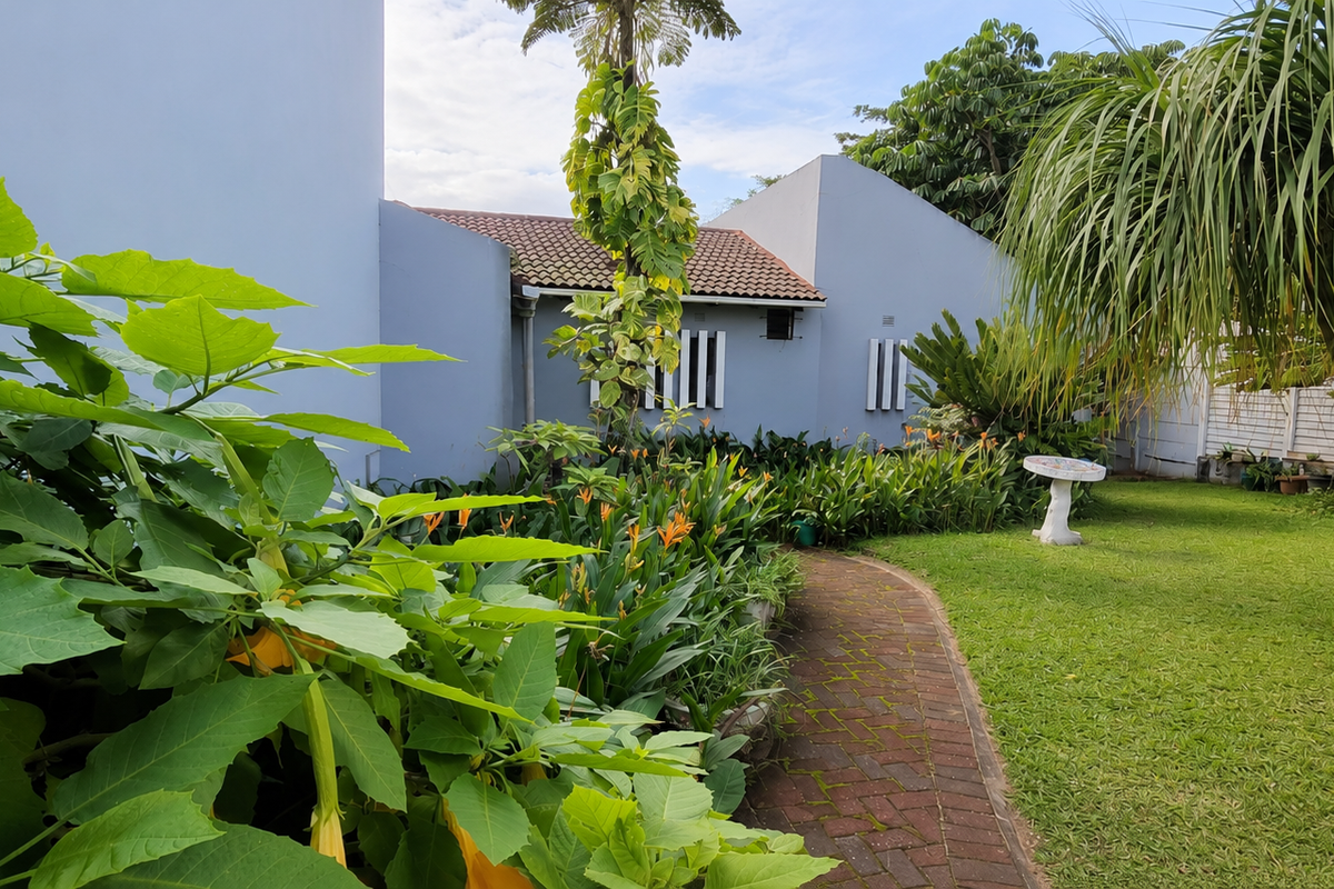 Spacious family home with flatlet in a Prime Cul-de-sac - Photo 2