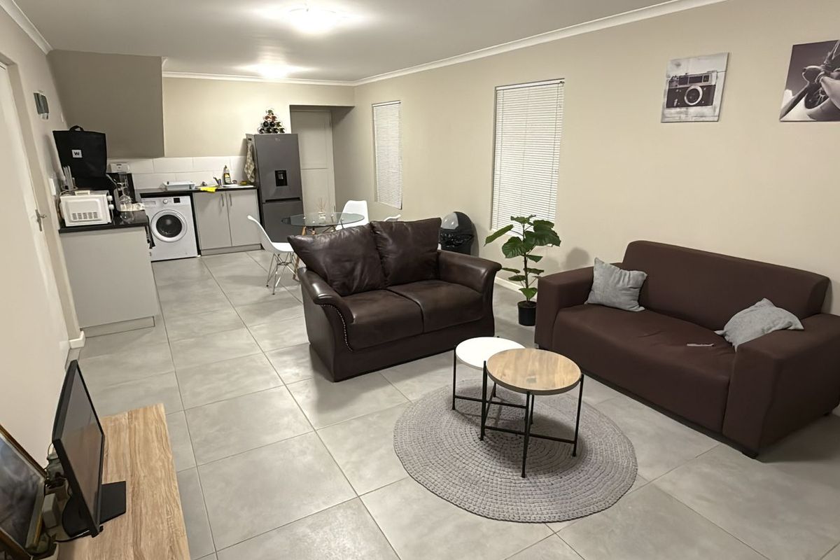 Shared 4 Bedroom House in Tweespruit Estate –only  1 Room available - Photo 2