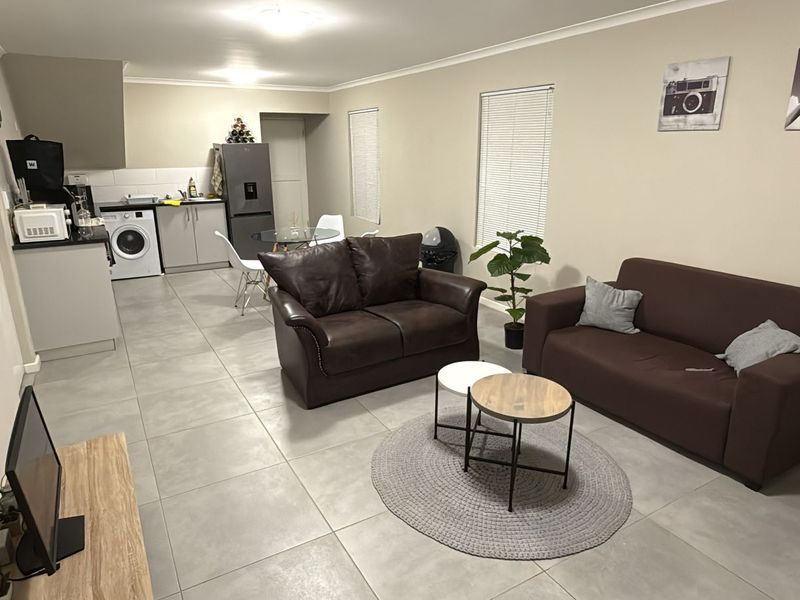 Shared 4 Bedroom House in Tweespruit Estate –only  1 Room available - Photo 2