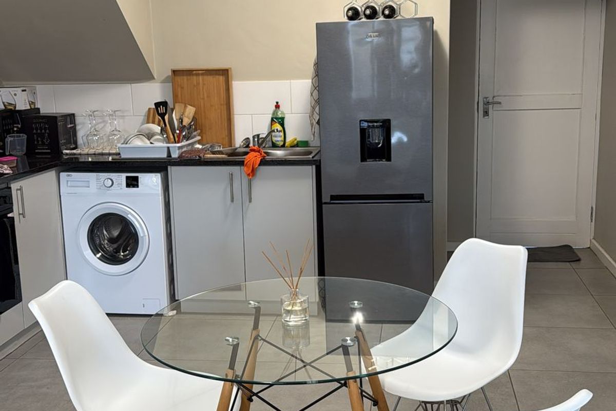 Shared 4 Bedroom House in Tweespruit Estate –only  1 Room available - Photo 3