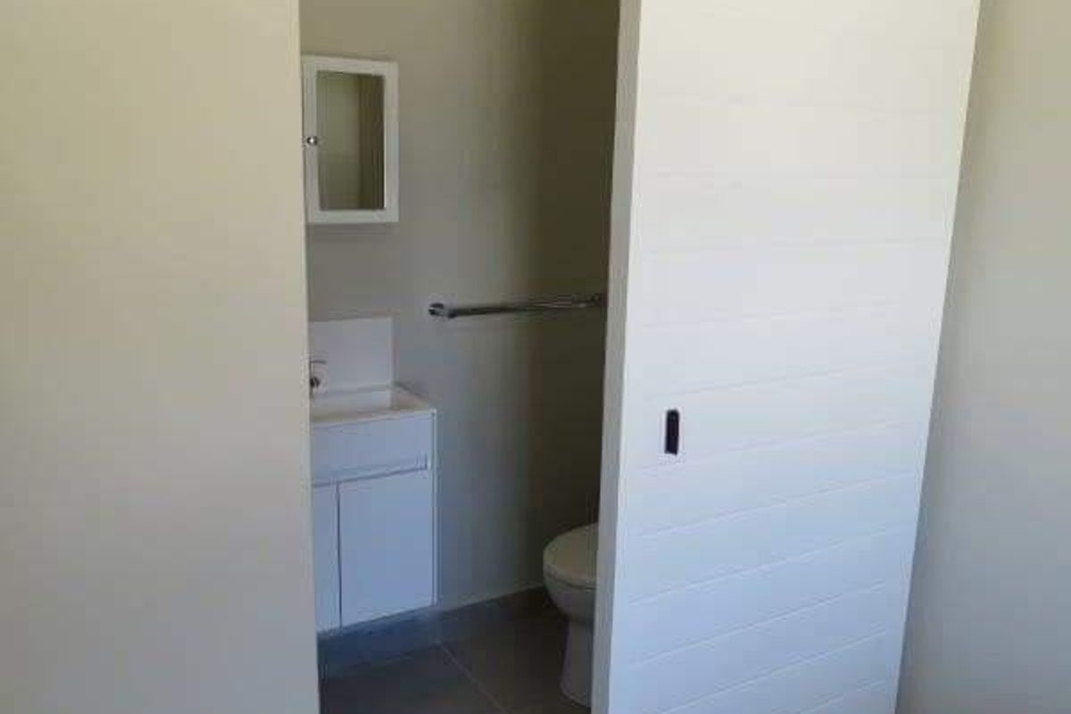Shared 4 Bedroom House in Tweespruit Estate –only  1 Room available - Photo 4