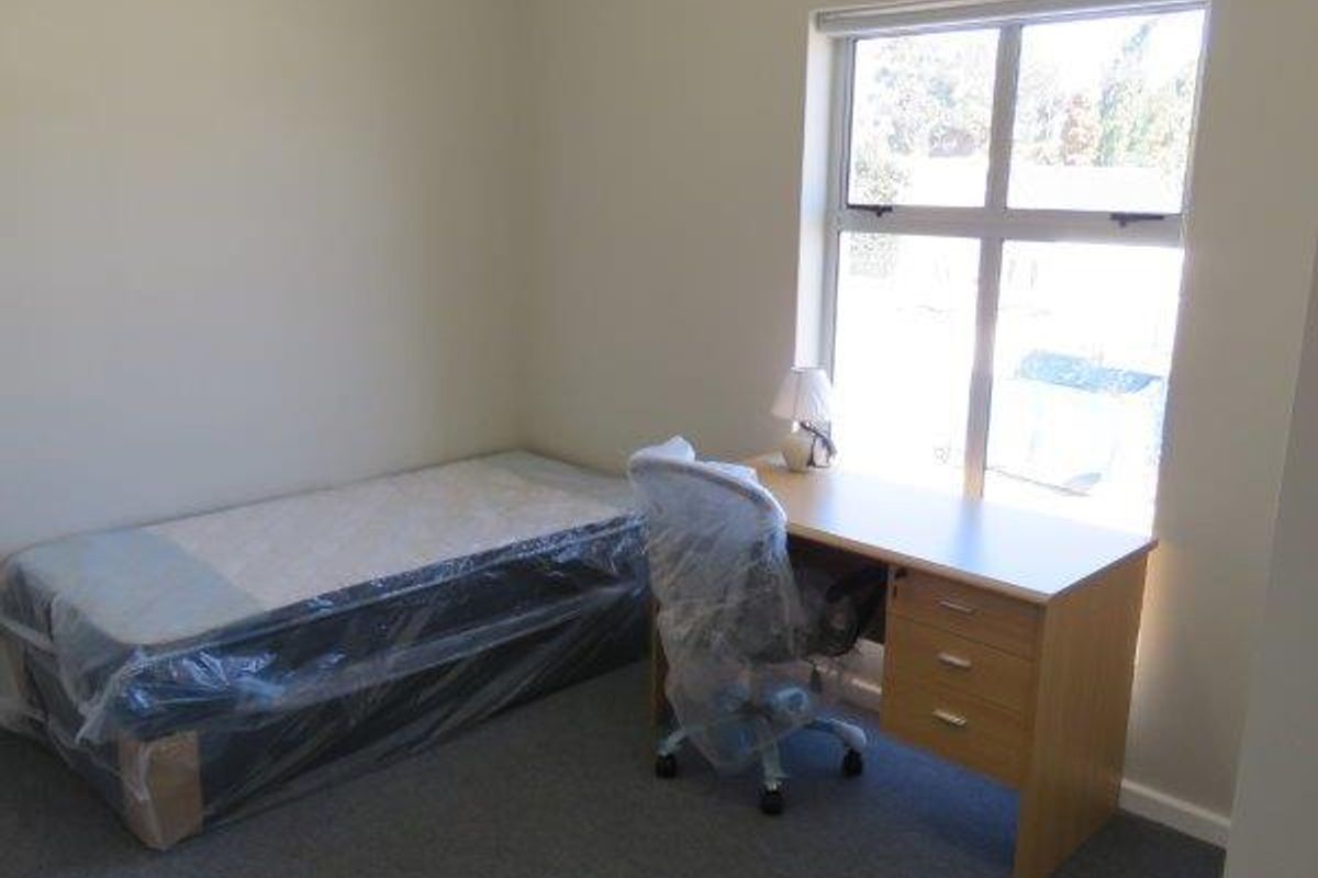 Shared 4 Bedroom House in Tweespruit Estate –only  1 Room available - Photo 5
