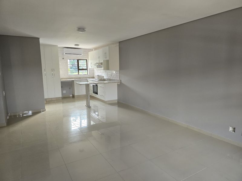 Modern 3 Bedroom, 2 Bathroom Apartments in a Secure Lifestyle Complex - Photo 6