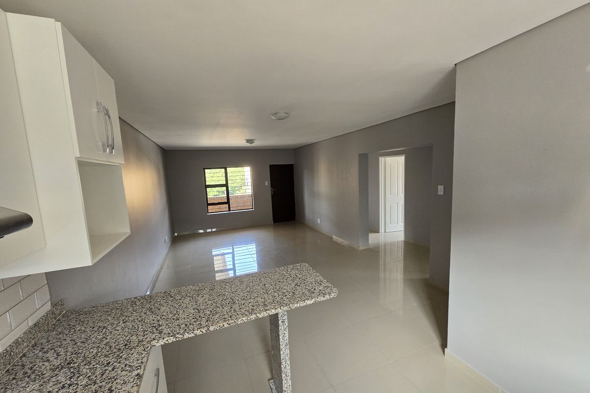 Modern 3 Bedroom, 2 Bathroom Apartments in a Secure Lifestyle Complex - Photo 3