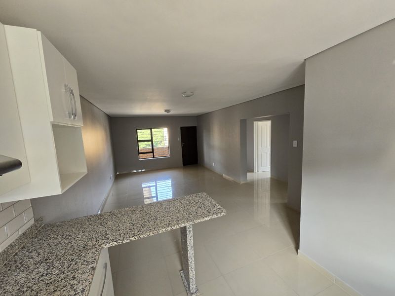Modern 3 Bedroom, 2 Bathroom Apartments in a Secure Lifestyle Complex - Photo 3