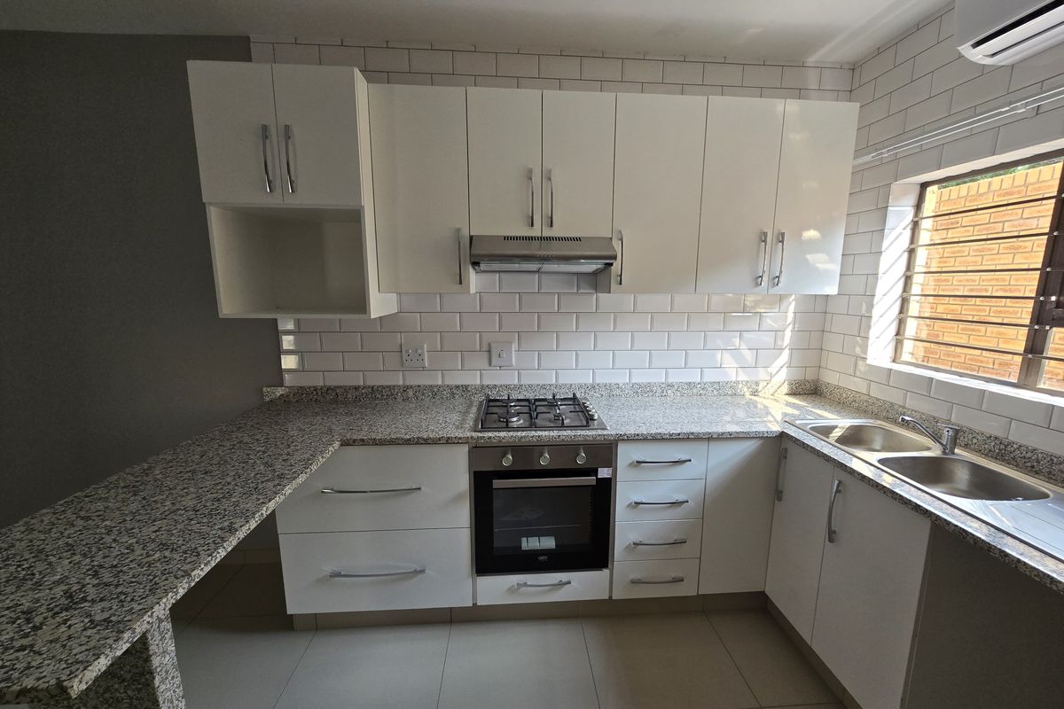 Modern 3 Bedroom, 2 Bathroom Apartments in a Secure Lifestyle Complex - Photo 2