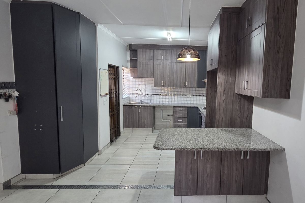 Proudly presenting this new property on a sole selling mandate - Photo 5
