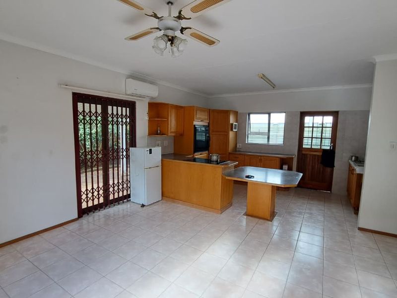Charming 1 Bedroom Granny Flat with Private Garden in Meerensee - Photo 1