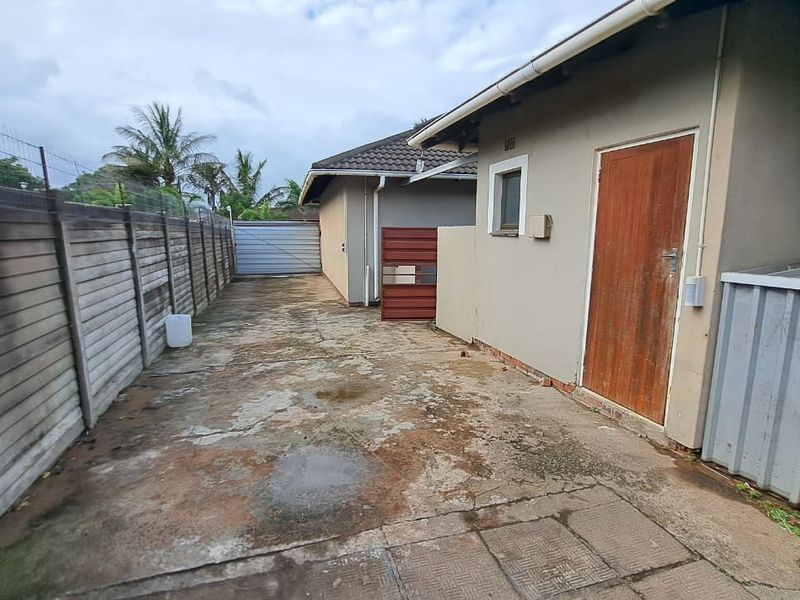 Charming 1 Bedroom Granny Flat with Private Garden in Meerensee - Photo 5