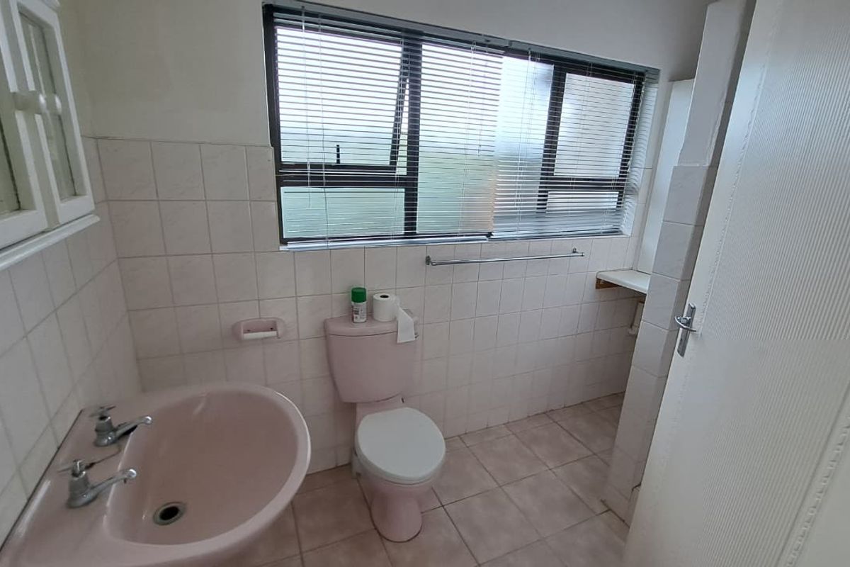 Charming 1 Bedroom Granny Flat with Private Garden in Meerensee - Photo 4