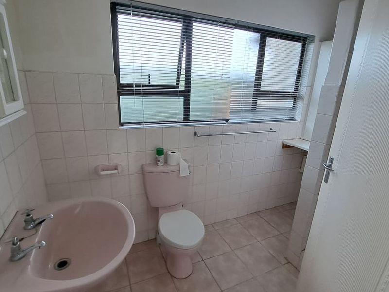 Charming 1 Bedroom Granny Flat with Private Garden in Meerensee - Photo 4