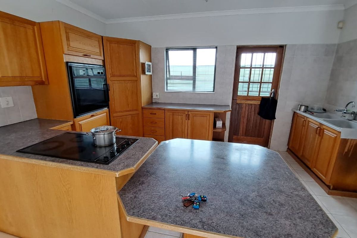 Charming 1 Bedroom Granny Flat with Private Garden in Meerensee - Photo 2