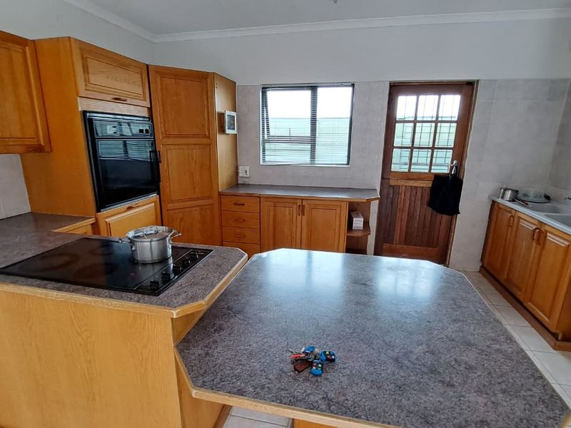 Charming 1 Bedroom Granny Flat with Private Garden in Meerensee - Photo 2