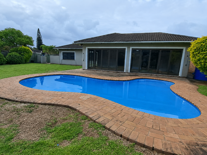 Spacious 3 Bedroom Family Home Available in Meerensee - Photo 1
