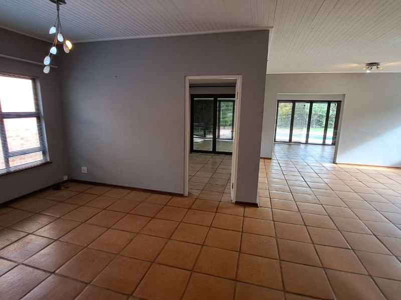 Spacious 3 Bedroom Family Home Available in Meerensee - Photo 10
