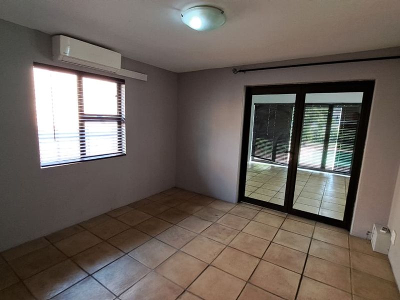 Spacious 3 Bedroom Family Home Available in Meerensee - Photo 7