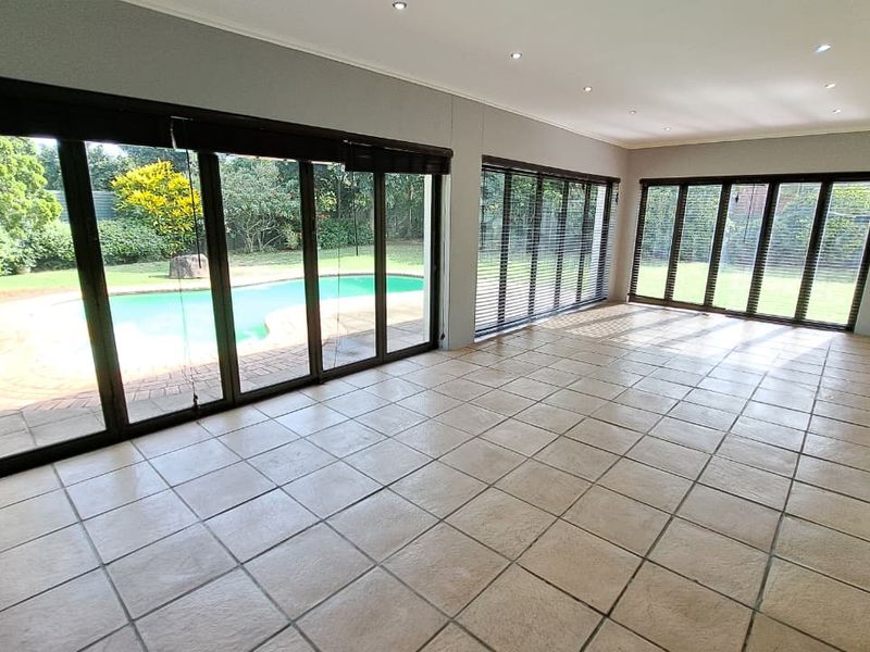 Spacious 3 Bedroom Family Home Available in Meerensee - Photo 6