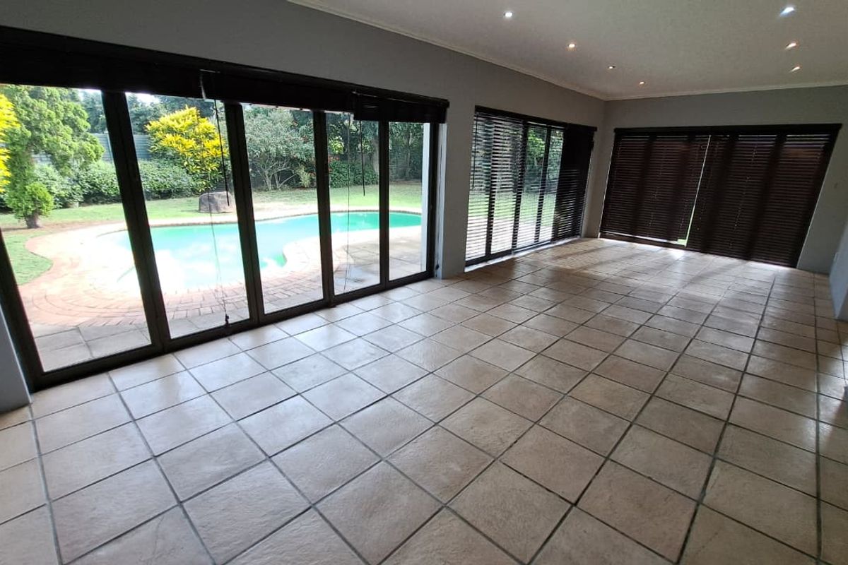 Spacious 3 Bedroom Family Home Available in Meerensee - Photo 5