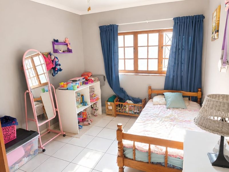Spacious 3-Bedroom Duplex in a Family-Friendly Complex - Photo 8