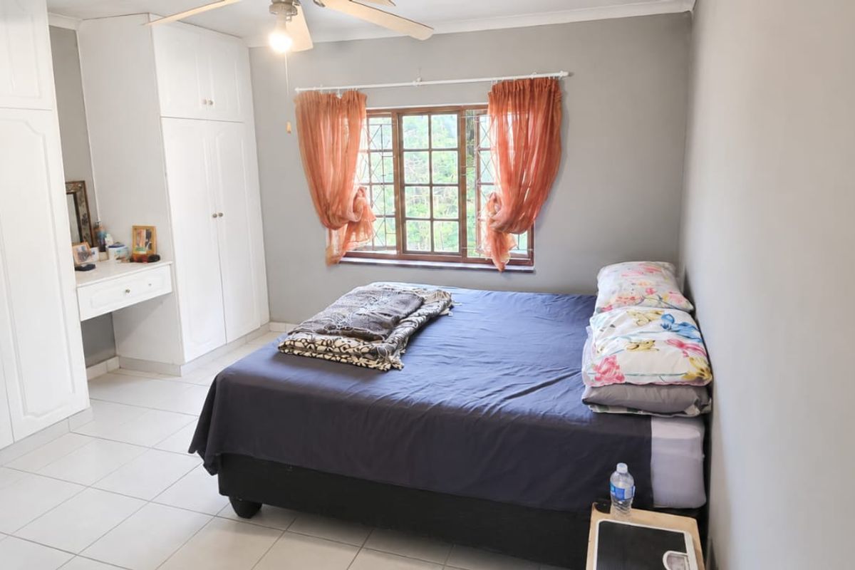 Spacious 3-Bedroom Duplex in a Family-Friendly Complex - Photo 5