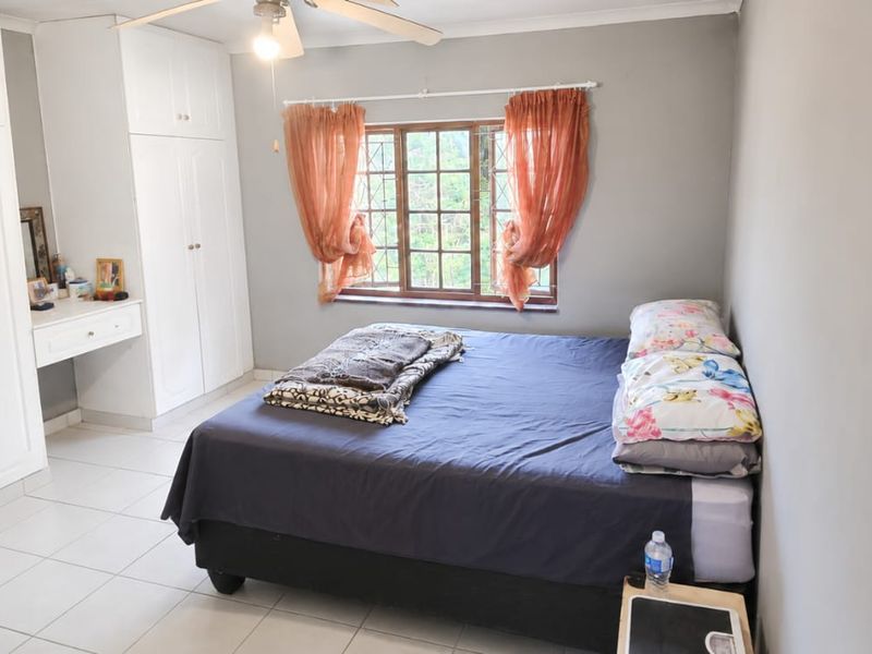 Spacious 3-Bedroom Duplex in a Family-Friendly Complex - Photo 5