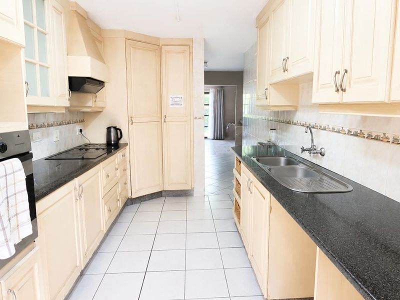 Spacious 3-Bedroom Duplex in a Family-Friendly Complex - Photo 2