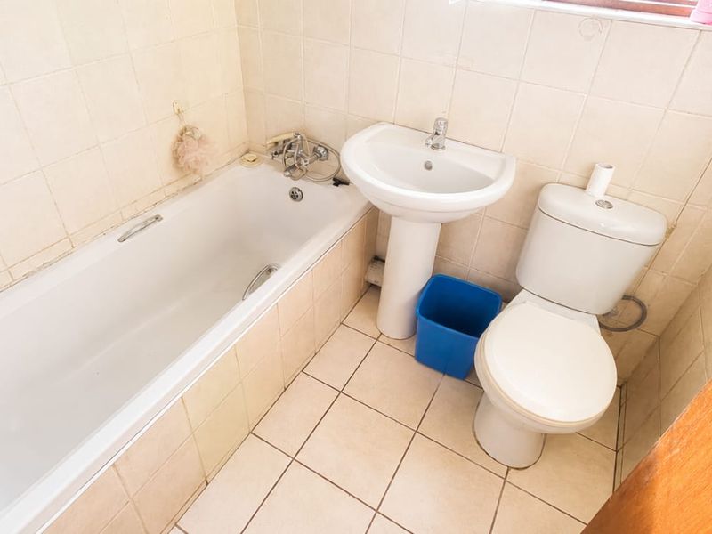 Spacious 3-Bedroom Duplex in a Family-Friendly Complex - Photo 10