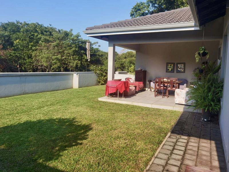 Executive Family Living in an Exclusive Complex - Photo 10