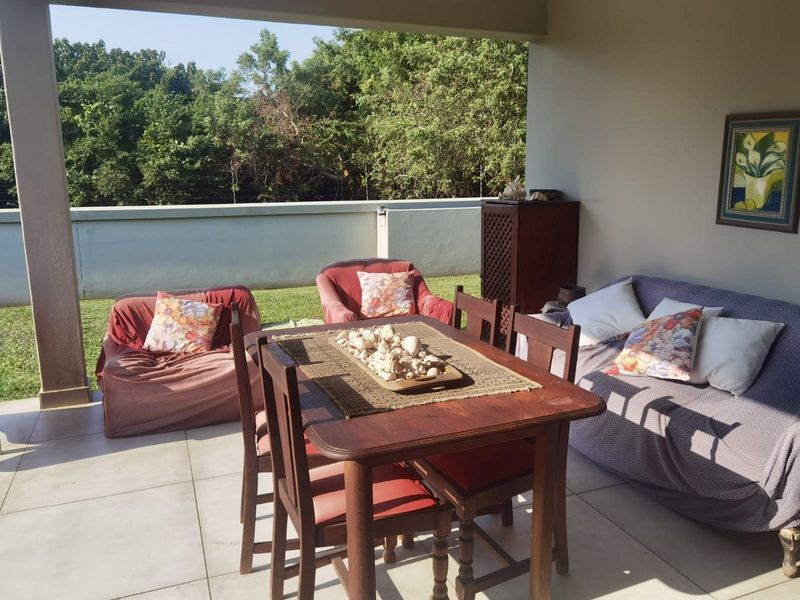 Executive Family Living in an Exclusive Complex - Photo 9