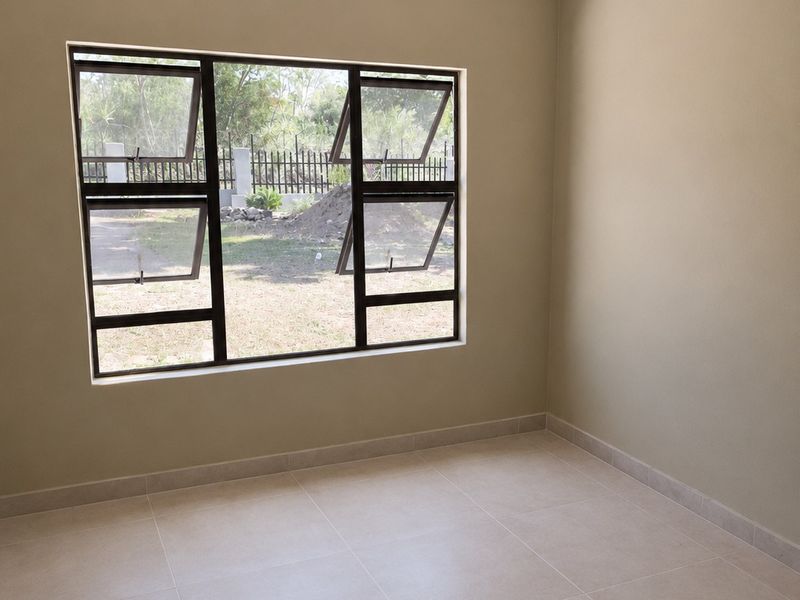 Spacious 3-Bedroom Home with Large Garden – Currently Under Renovation - Photo 2