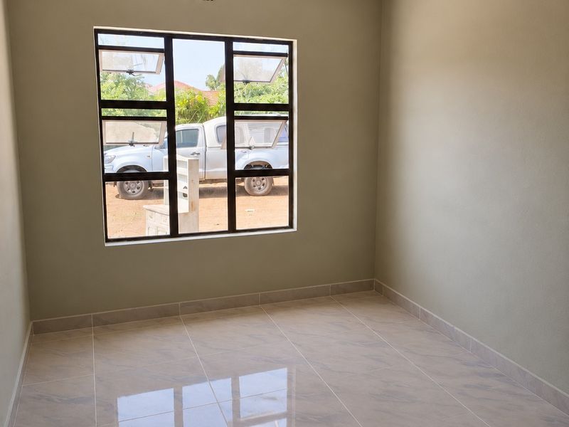 Spacious 3-Bedroom Home with Large Garden – Currently Under Renovation - Photo 3