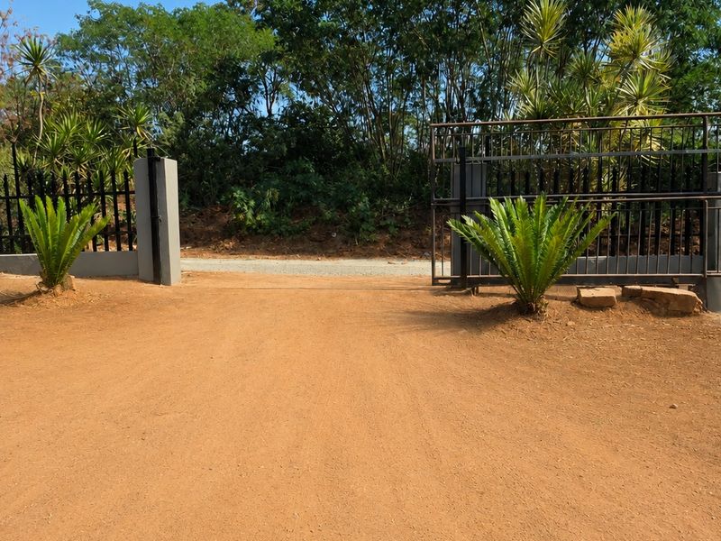 Spacious 3-Bedroom Home with Large Garden – Currently Under Renovation - Photo 9