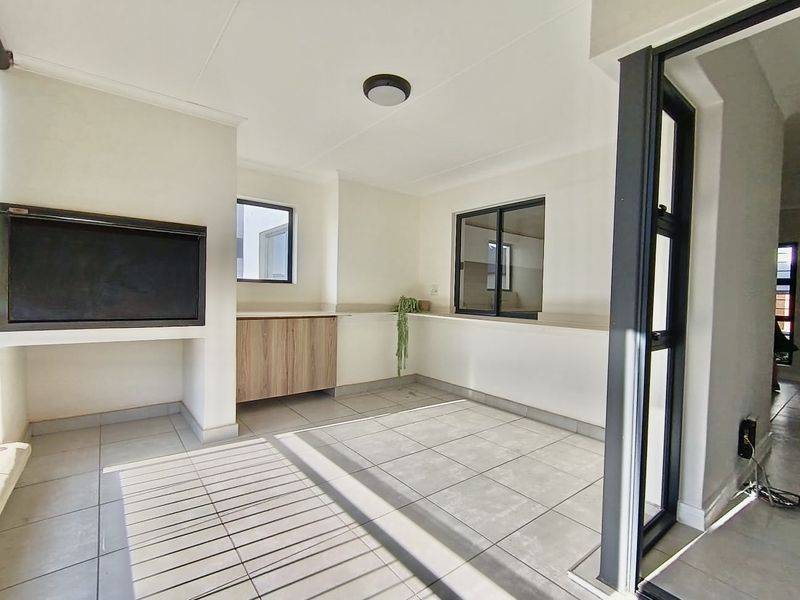 Modern 3-Bedroom Apartment in a Prestigious Lifestyle Estate - Photo 8