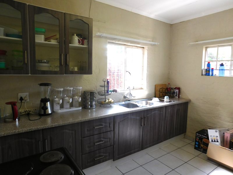 SPACIOUS HOME IN COLBYN - Photo 10