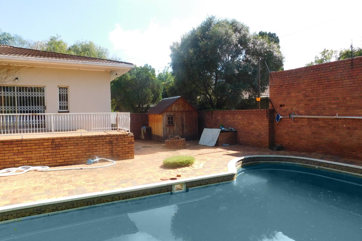 SPACIOUS HOME IN COLBYN - Photo 2