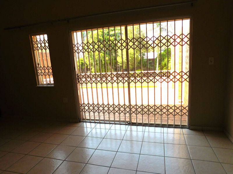 SPACIOUS HOME IN COLBYN - Photo 4