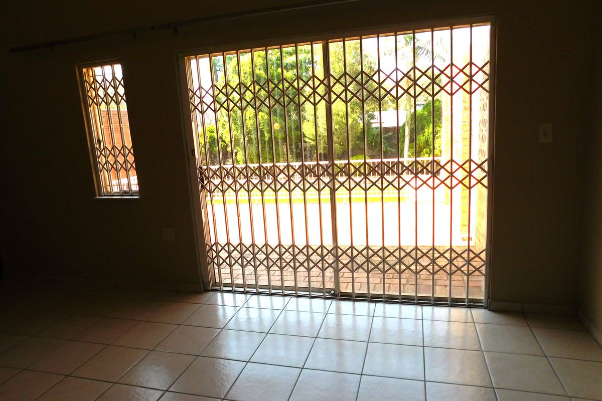 SPACIOUS HOME IN COLBYN - Photo 4