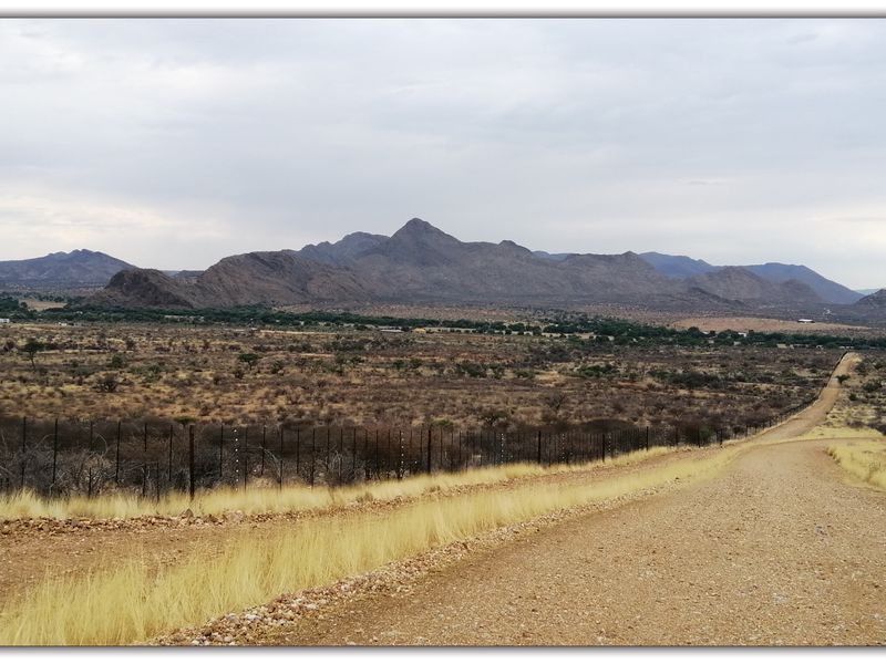 Pristine 20.4 Ha Plot in Nature's Embrace, close to Windhoek, CC registered !! - Photo 3