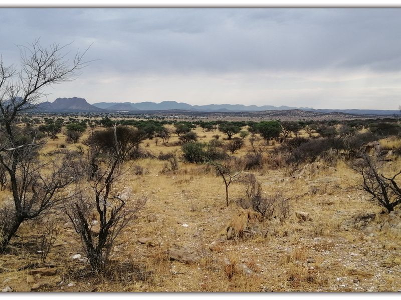 Pristine 20.4 Ha Plot in Nature's Embrace, close to Windhoek, CC registered !! - Photo 2