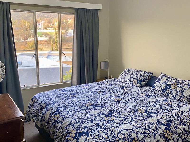 3-Bedroom duplex townhouse in excellent condition, located in a highly desirable complex. - Photo 7