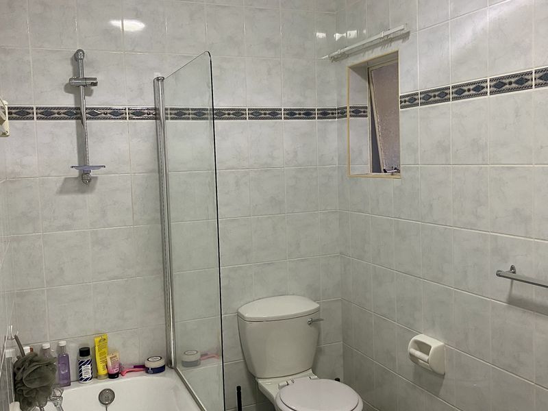 3-Bedroom duplex townhouse in excellent condition, located in a highly desirable complex. - Photo 9