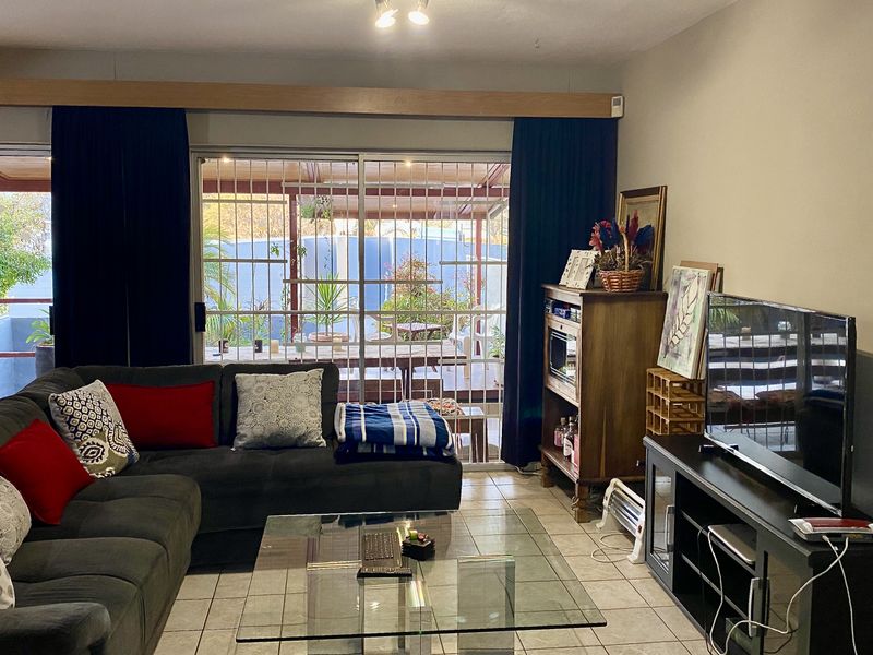 3-Bedroom duplex townhouse in excellent condition, located in a highly desirable complex. - Photo 10