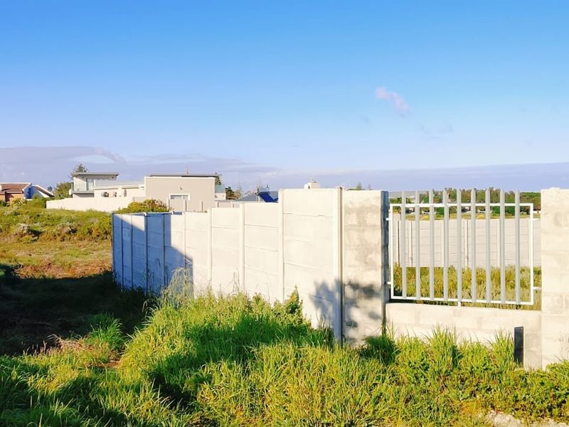 Prime Vacant Stand with Mountain Views in an Established Neighbourhood - Photo 1