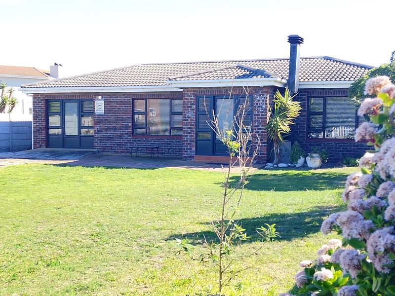 Affordable Coastal Gem with Mountain Views in De Kelders - Photo 1