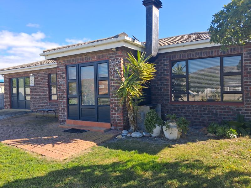 Affordable Coastal Gem with Mountain Views in De Kelders - Photo 2