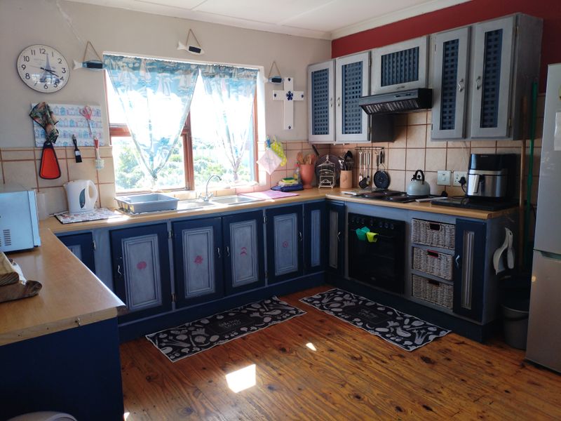 Charming Double-Storey Home with Spacious Flat in Established Kleinbaai - Photo 10
